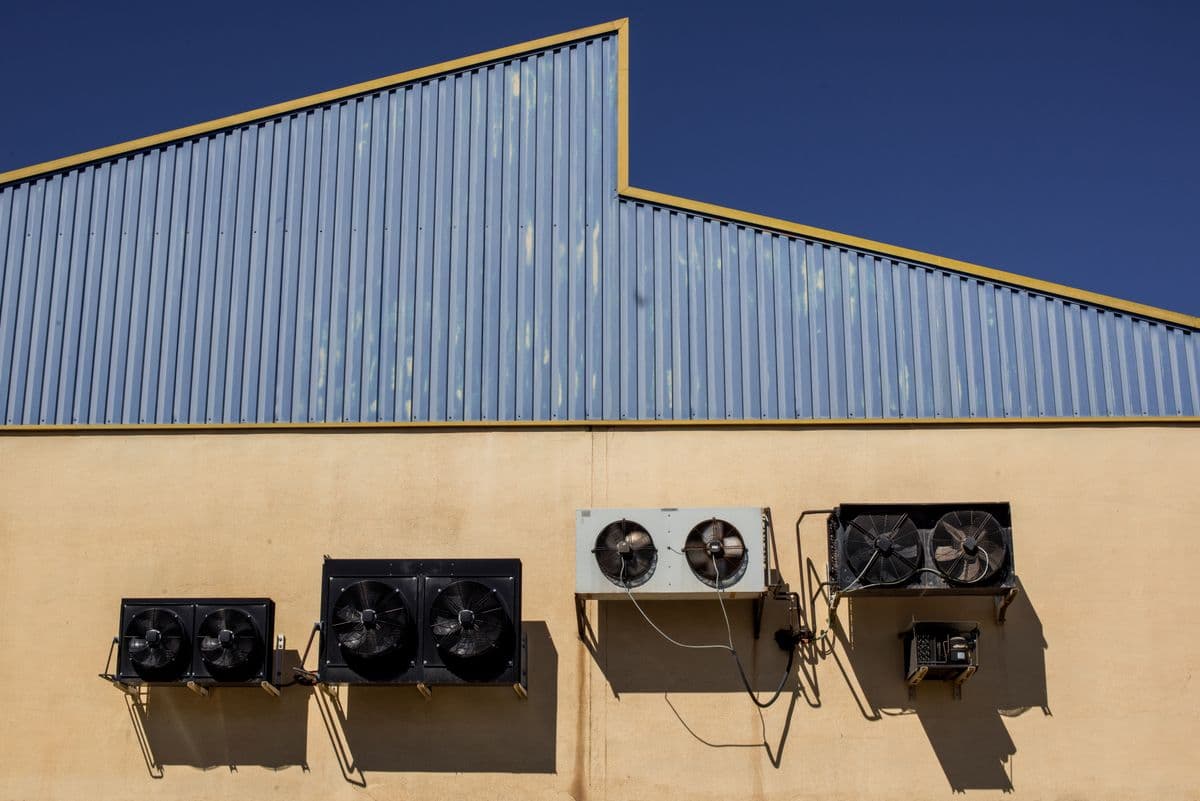 Industrial Desert Coolers for Poultry Farms in UAE: How to Size, Select, and Install the Right Unit